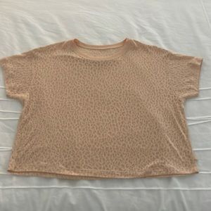 Lululemon cate’s tee camo veil, size 2, peach